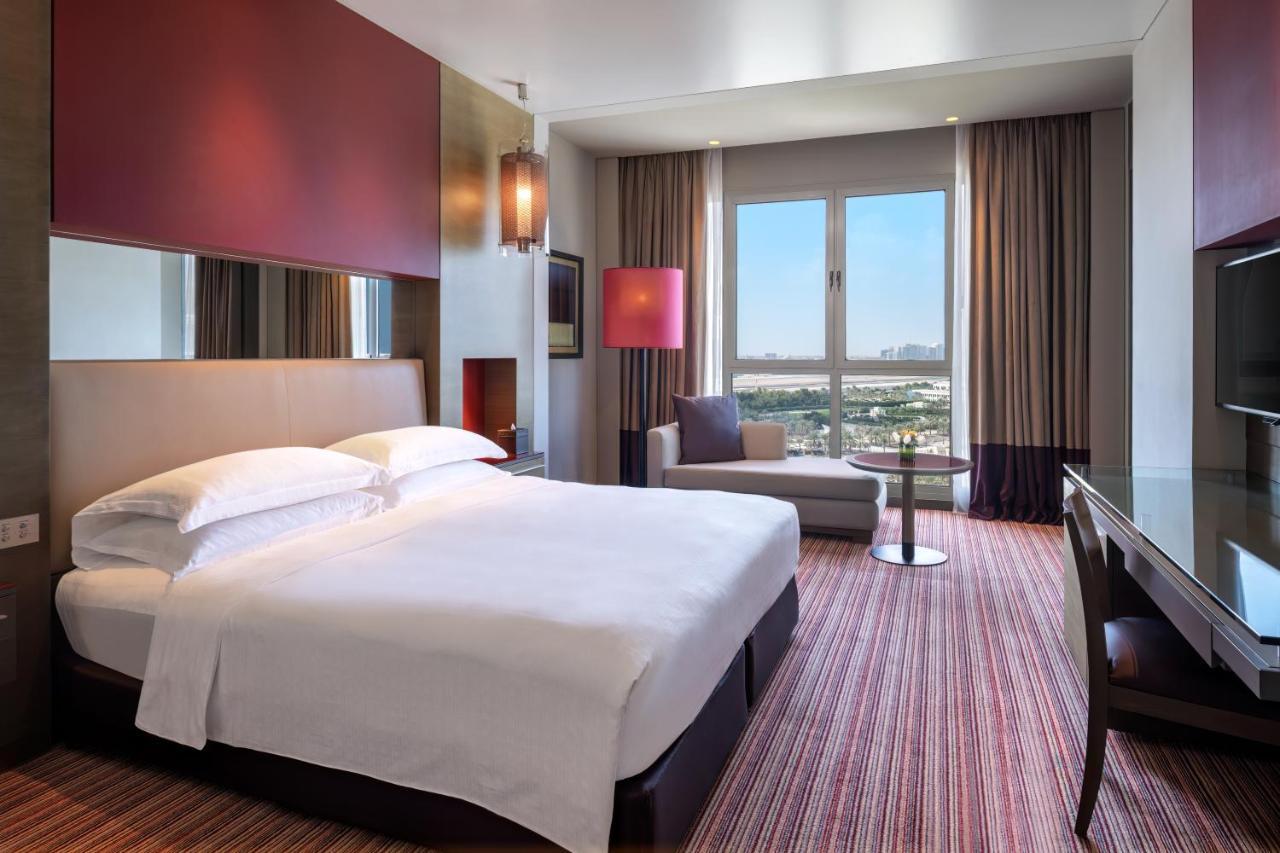 Hotel Park Rotana Abu Dhabi Esterno foto A room at the hotel