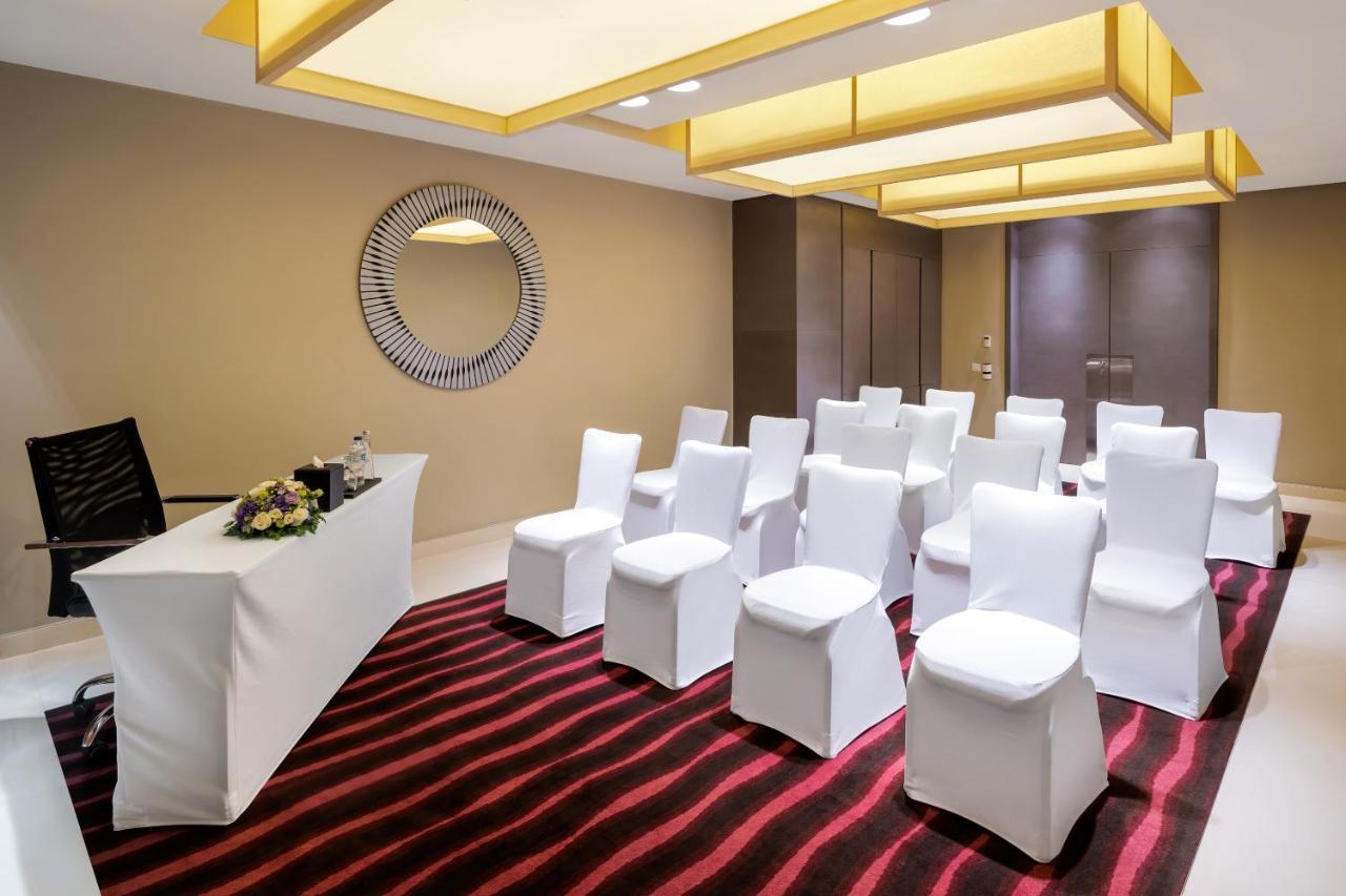Hotel Park Rotana Abu Dhabi Esterno foto Meeting room at the hotel