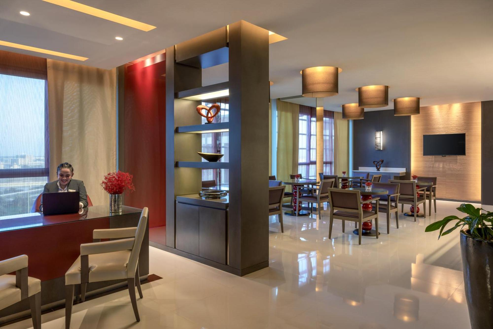 Hotel Park Rotana Abu Dhabi Esterno foto The lounge at the airport
