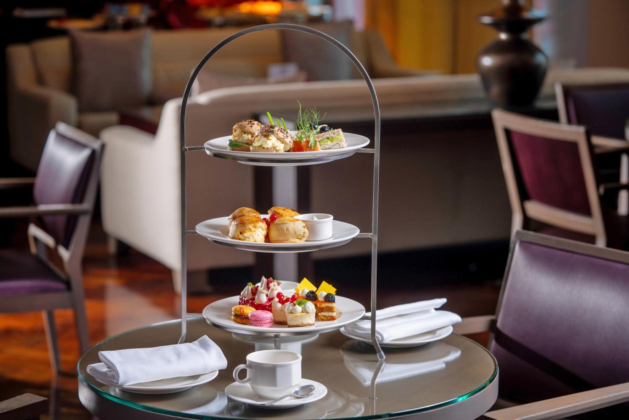 Hotel Park Rotana Abu Dhabi Esterno foto Afternoon tea at the Emirates Lounge at Dubai International Airport