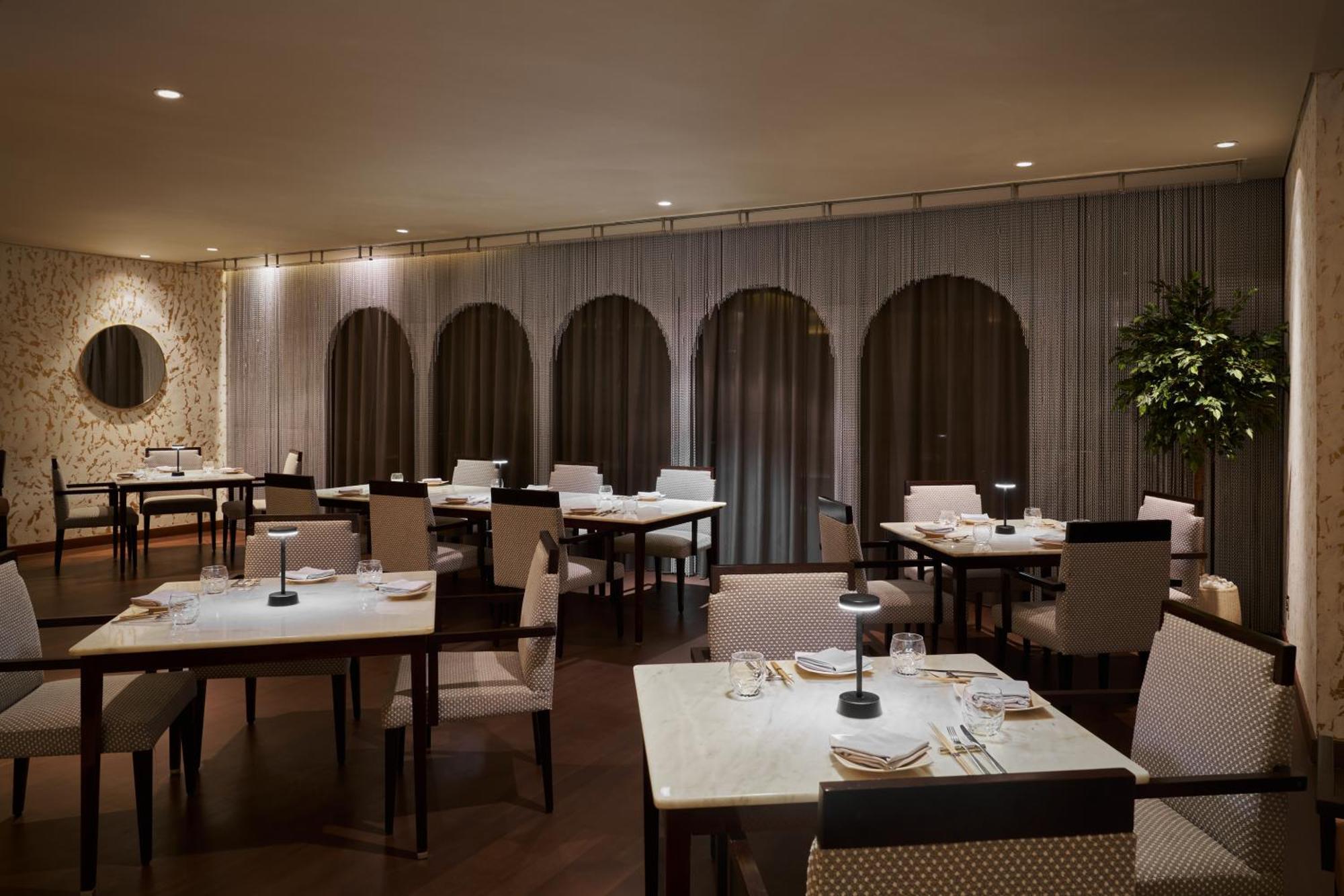 Hotel Park Rotana Abu Dhabi Esterno foto Restaurant interior