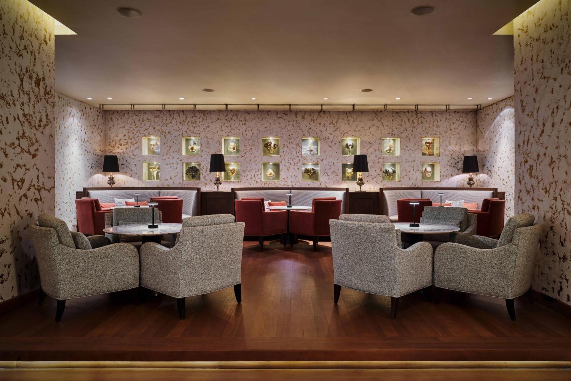 Hotel Park Rotana Abu Dhabi Esterno foto The Lounge at the airport