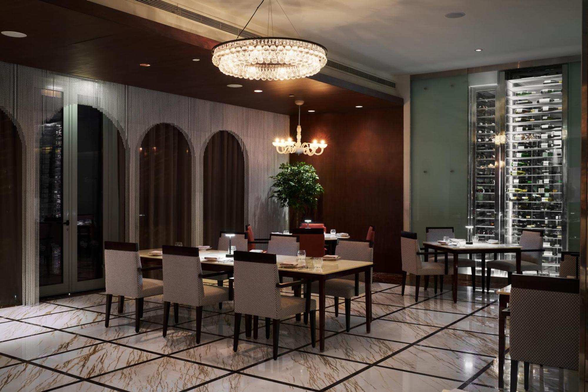 Hotel Park Rotana Abu Dhabi Esterno foto Interior of the restaurant