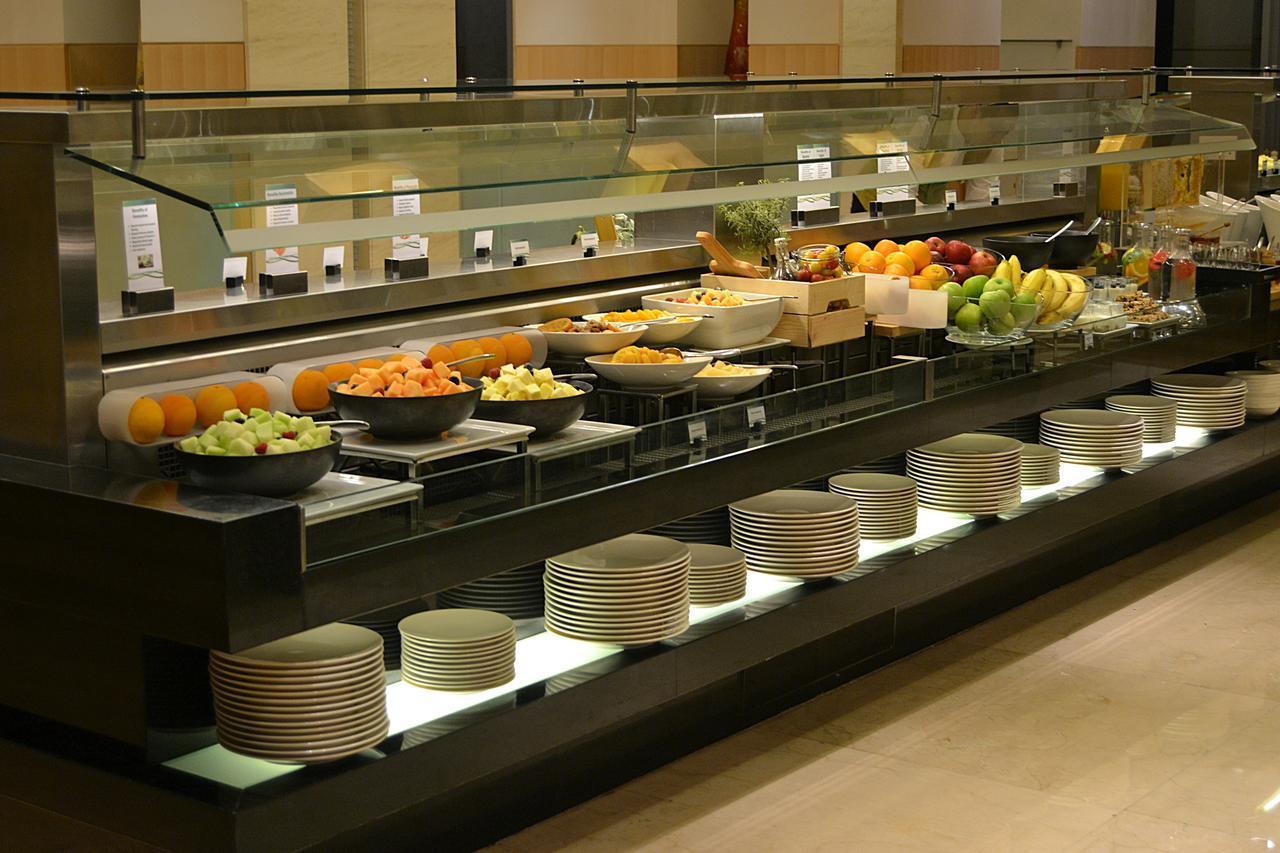 Hotel Park Rotana Abu Dhabi Esterno foto A salad bar